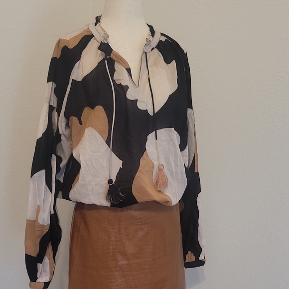 Mud Pie Black and Tan Patterned Blouse - Picture 4 of 4